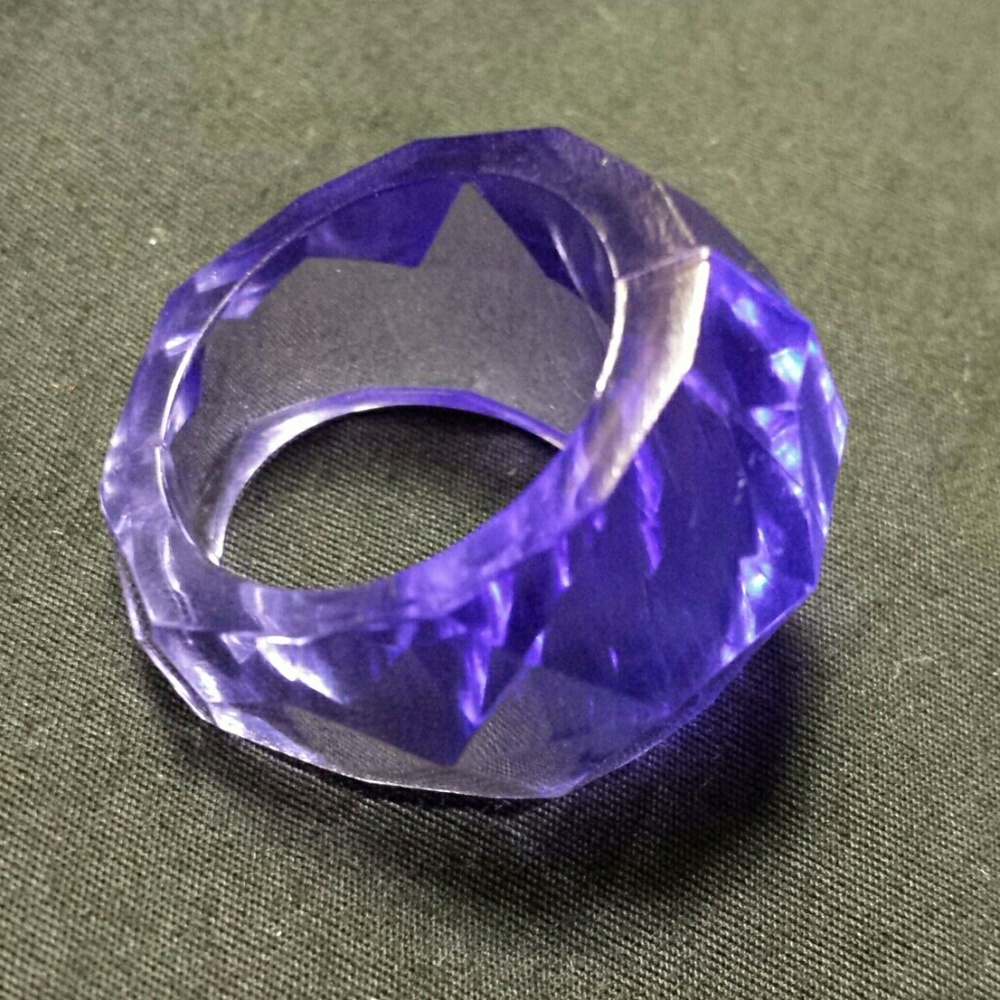 Avon Bold Faceted Ring
